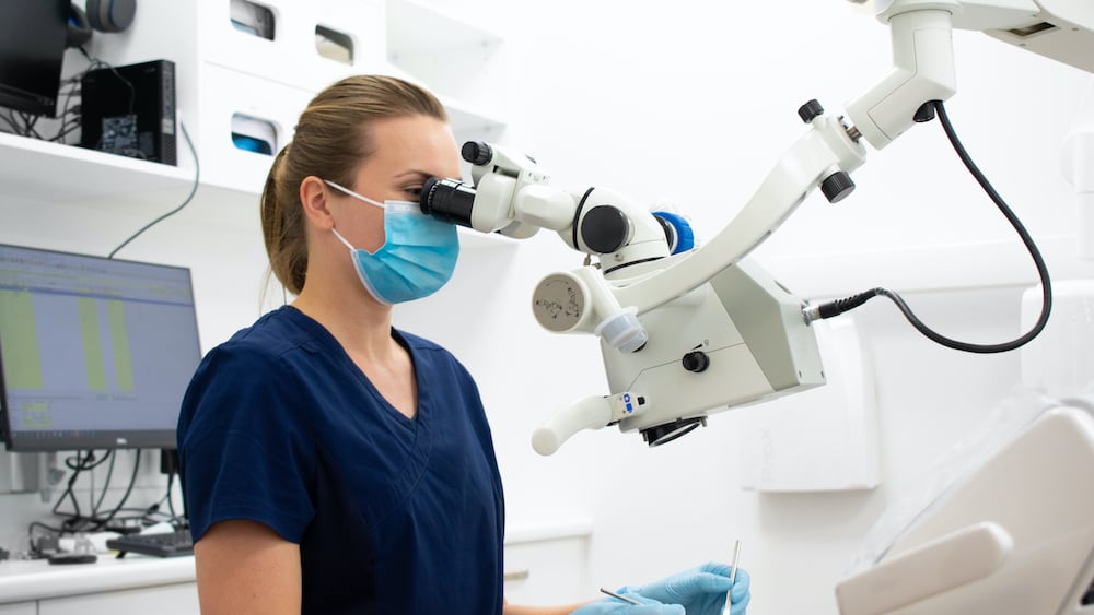 Dentist-image-ekaterina-pugina-working-1200x675
