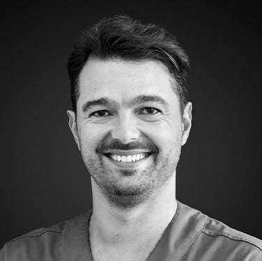 Headshot-pedro-rodrigues-black-and-white-375x375